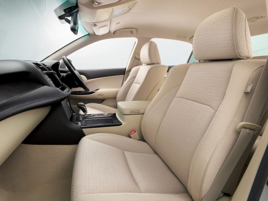 Интерьер Toyota Crown Hybrid 2008 года  (фото 4 из 13)